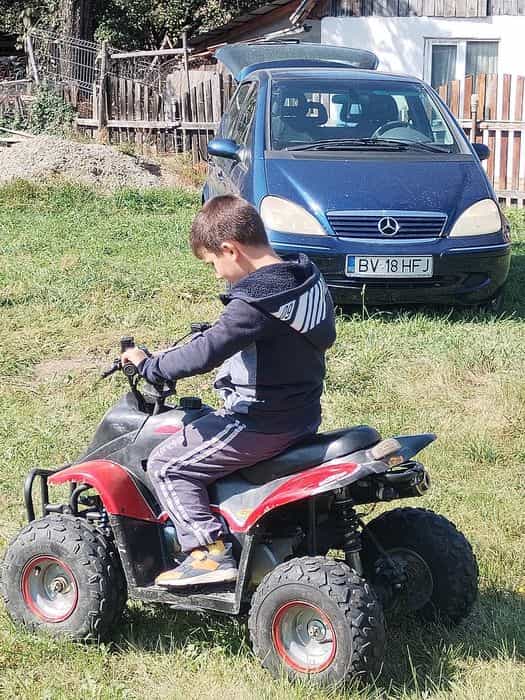 Atv de copii puțin folosit.