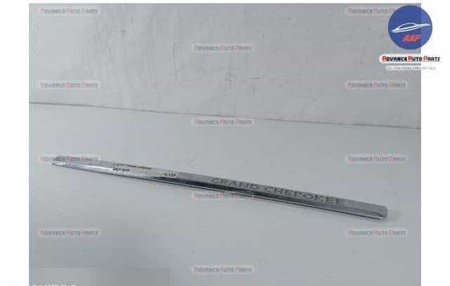 Ornament Cromat Dreapta Fata original Jeep  Cherokee  KK [2007 - 2013]