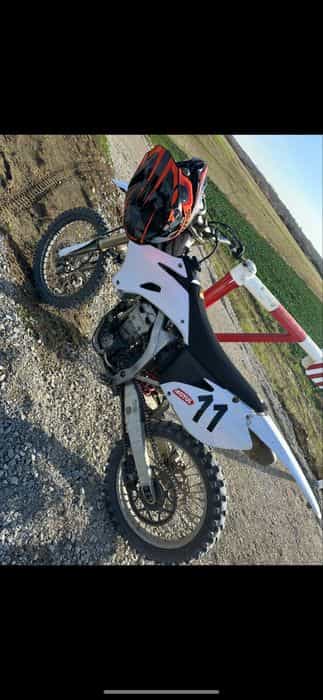 Yamaha YZ 450F 2009 – pornește, necesită mici reparații