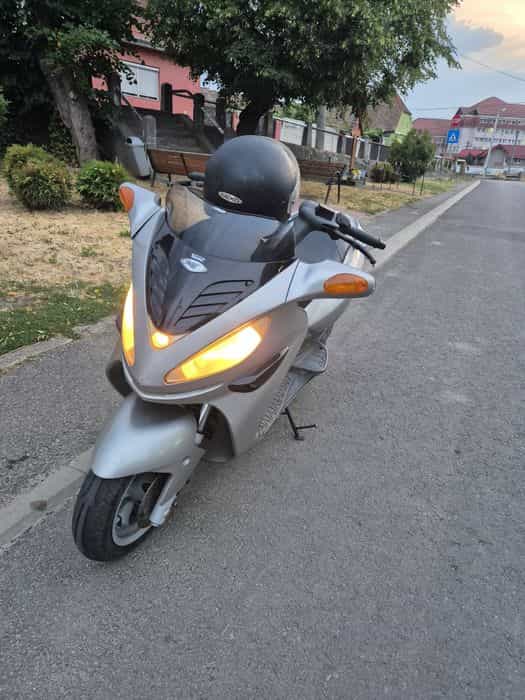 Malaguti Madison 125 an 2000 / schimb cu remorcă