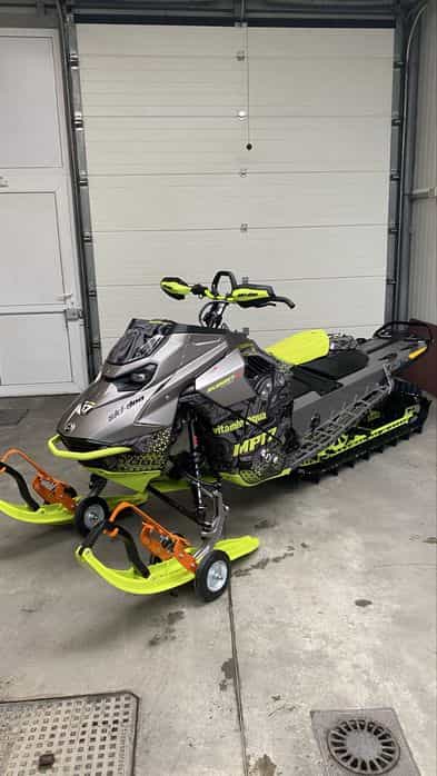 Snowmobile Ski Doo Summit X 850 E-TEC TURBO