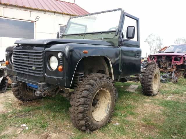 dezmembrez land rover defender 90 si 110 td5