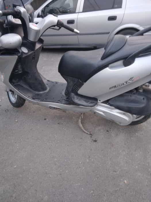 Vând scuter kimco 250