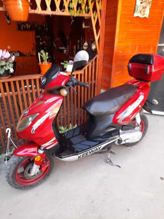 Scuter de vânzare fără nici un defect fără zgârietură pornire la buton