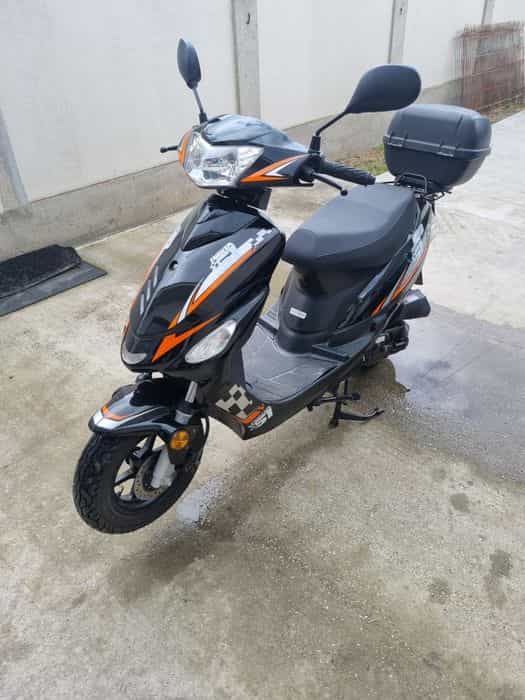 Scuter/Moped benzina 25 km/h I.T.P 2027
