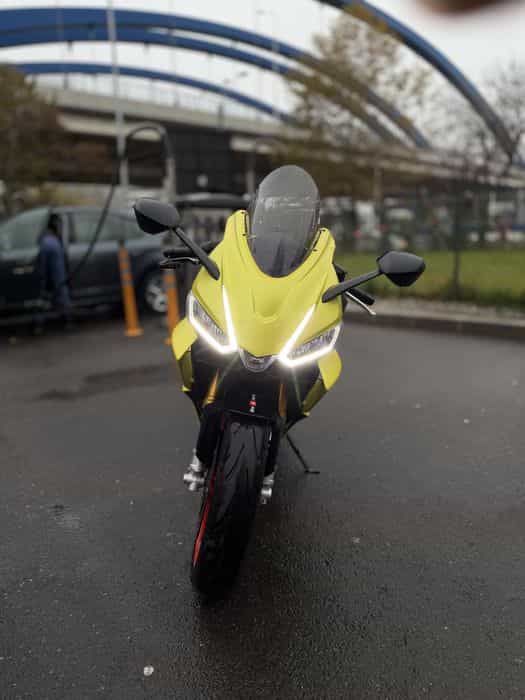 Aprilia RS660 2023 – Full Akrapovic, întreținută la reprezentanță