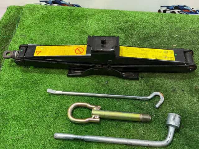 CRIC ROATA REZERVA LAND ROVER DISCOVERY 3 2.7 DIESEL 2007 COD OEM KAJ500122 5H3217080BA 2005-...