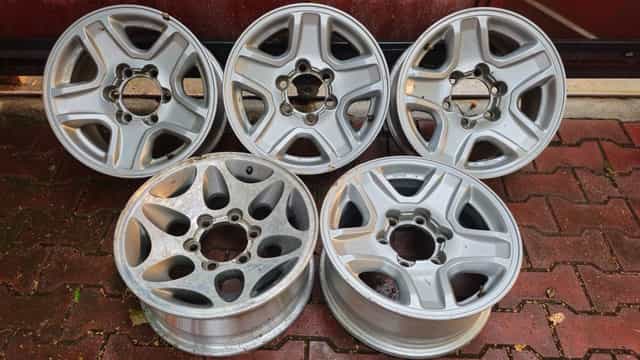 Vând 4 jante originale Toyota + 1 jantă rezervă din aliaj