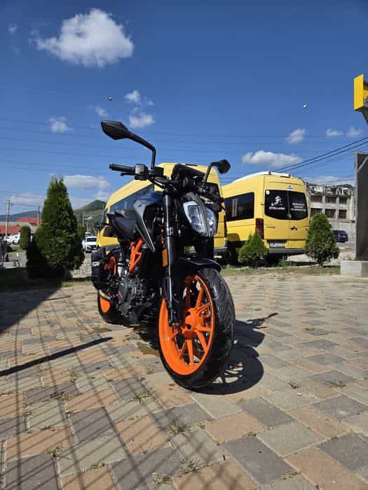 Motocicleta KTM Duke 390 A2