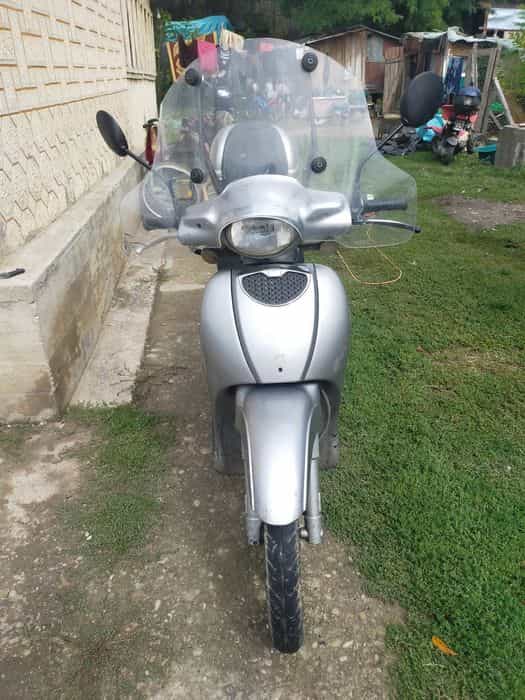 Vând scuter Aprilia Scarabeo