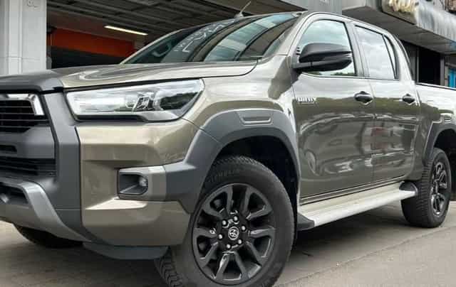 Dezmembrez / Piese auto Toyota Hilux Invincible