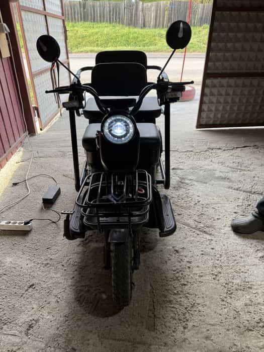 Tricicleta electrica cu doua locuri