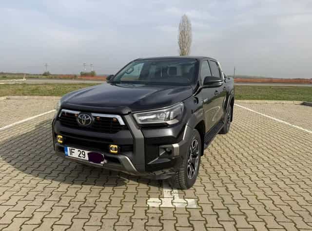 Vand TOYOTA HILUX 2.8 4x4 Invincible – 204 HP