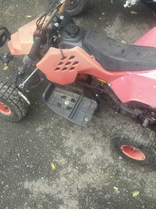 Vand atv 49cc merge excelent