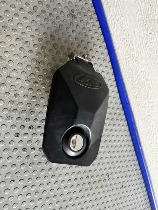 Klapka pokrywka zbiornika zamek  beta rr 50 125 nowy model