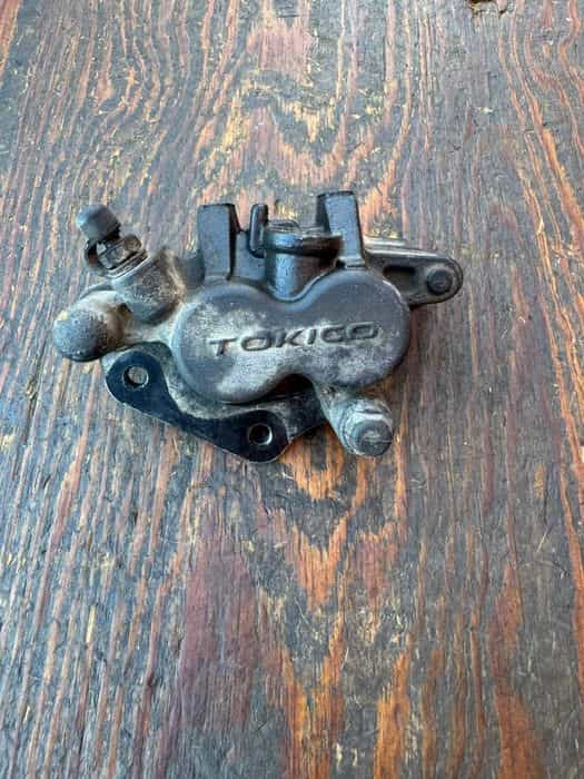 tokico prawy zacisk przod przedni hamulca kawasaki KFX 700 r 04-11