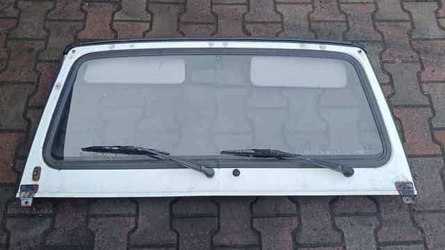 Suzuki Samurai Samuraj przednia ramka z szybą i mechanizmem wycieracze