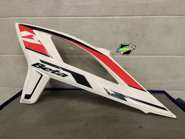 Boczek lewy owiewka beta rr 50 125