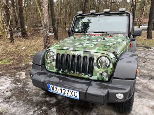 JEEP Wrangler JK 2007 w oryginalnym kamuflażu pikselowym