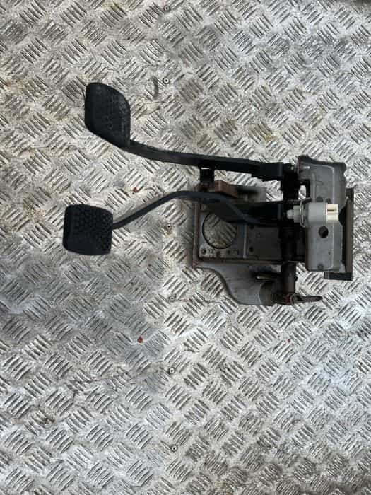 Suzuki Jimny pedał sprzęgła pedaly stelaż