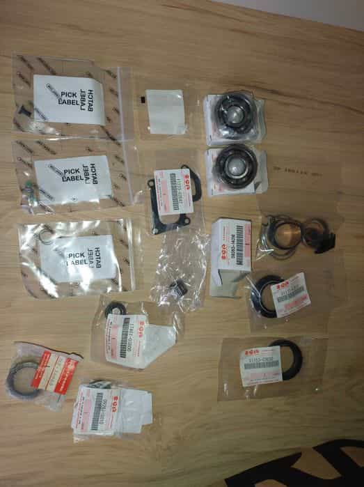 Suzuki RM 85 łożyska wału simeringi zabezpieczenie oem