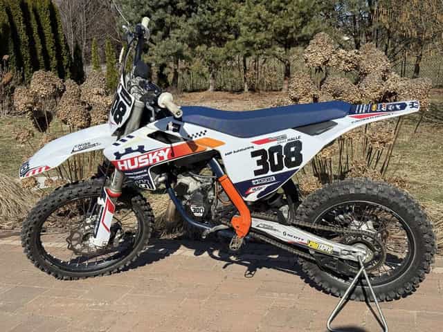 Cross husqvarna tc 85 2021 + drugi komplet plastików