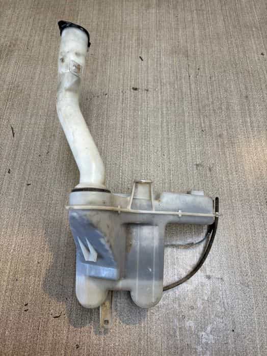 zbiorniczek spryskiwaczy toyota hilux 2009rok