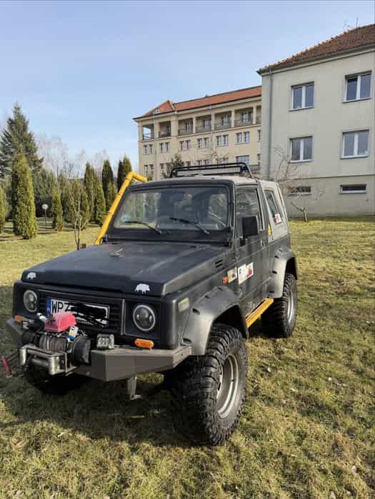 Suzuki samurai off road