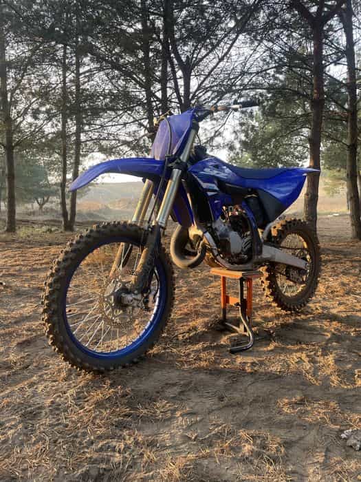 Yamaha YZ 125 …………