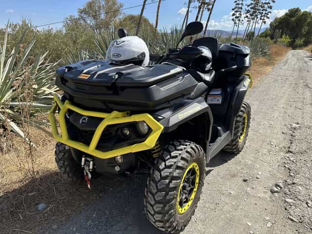 Quad can am autlander 1000 dwu osobowy przejechane ma 9800km