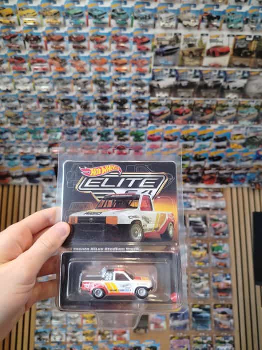 1989 Toyota HiLux Stadium Truck HotWheels elite64