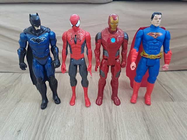Figurki Superman, Batman, Spiderman, Ironman wysokość 30 cm