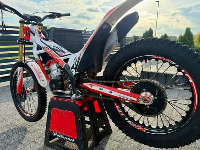 Motocykl trialowy TRS RR 250