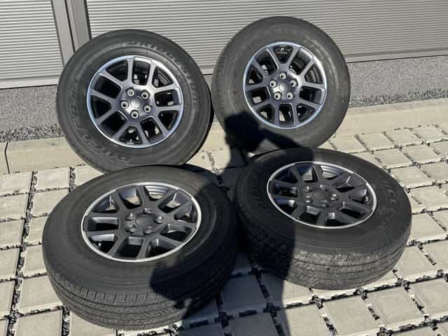 Koła Jeep Wrangler Gladiator 255/70/R18 - czujniki, nakretki, dekielki