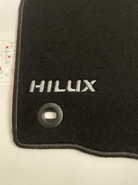 Toyota Hilux / dywaniki welurowe / Oryginał / Nowe