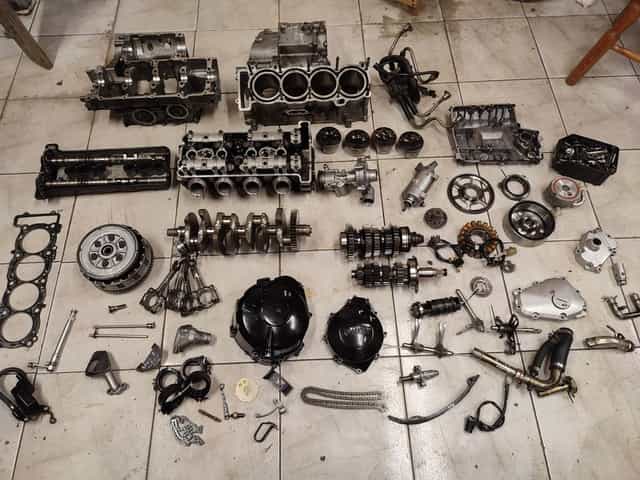 Yamaha YZF R1 RN04 00-01  silnik części wał skrzynia karter kapa 1000