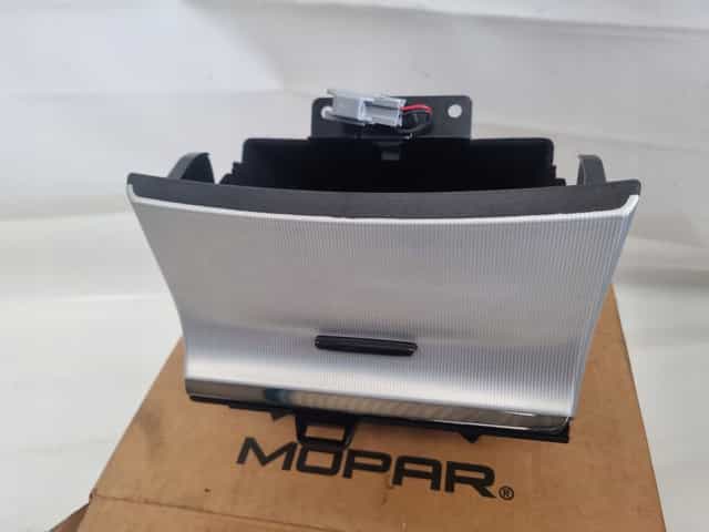 jeep grand cherokee wk2 schowek mopar