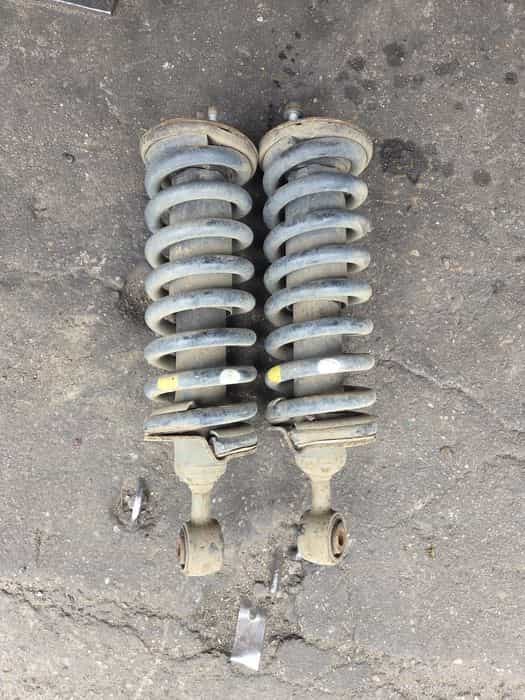 Amortyzatory sprężyny przód nissan Navara Pathfinder D40 3.0 dci kpl