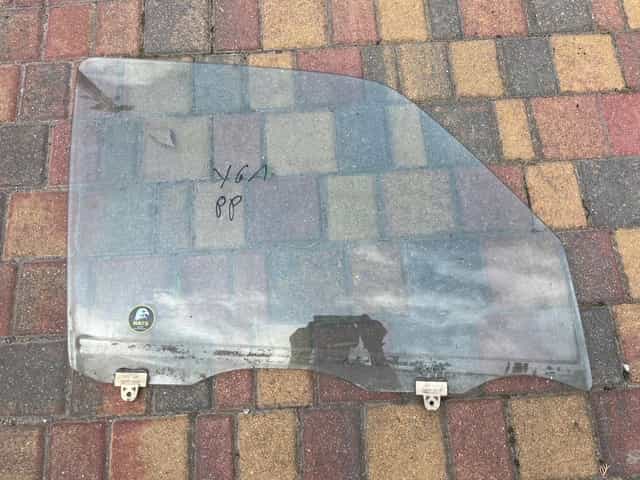 nissan patrol y61 szyba boczna drzwi prawa przód