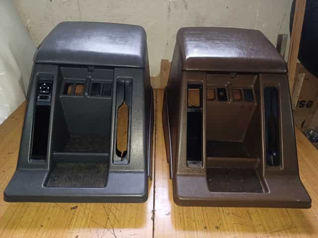 Nissan Patrol Y60 podłokietnik  brązowy