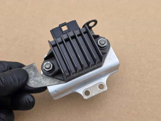 Regulator napięcia Honda CRF 250 r. 10-17 / CRF 450 r. 09-16 oryginał