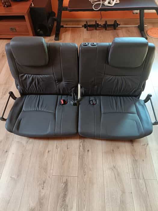 Fotele trzeci rząd toyota land cruiser 2003r.