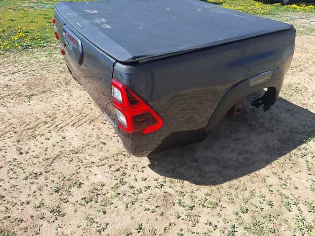 Skrzynia Ładunkowa Paka Zabudowa Kompletna Toyota Hilux Kolor 1G3 2020r-
