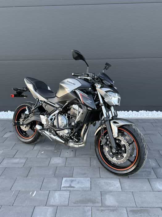 Kawasaki Z650 z 2017r Niemcy bezwypadkowy ksiazki