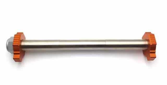 KTM oś koła tył sx exc 20mm