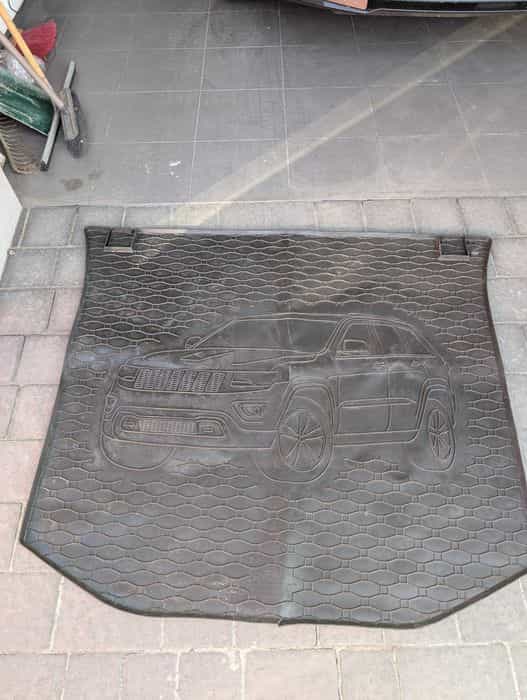 Mata bagażnika dywanik gumowy jeep grand Cherokee wk2