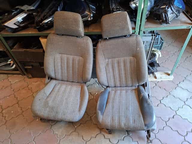 Nissan Patrol Y60 3 drzwi fotel fotele przód lewy prawy stelarz