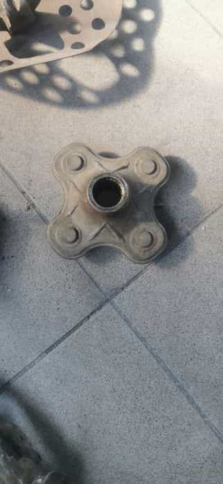 Piasta tył Yamaha grizzly 660 lewa i prawa