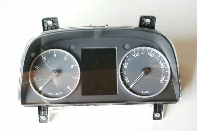 Land Rover Discovery IV 3.0B SCV6 Licznik Zegary Europa FH22-