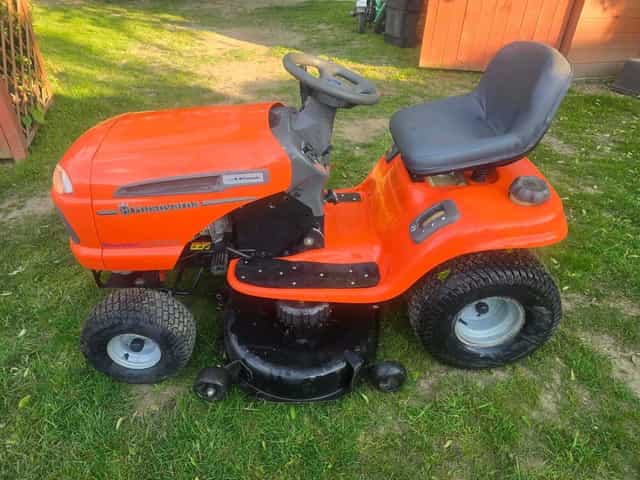 Traktorek kosiarka  model Husqvarna YTH210XP